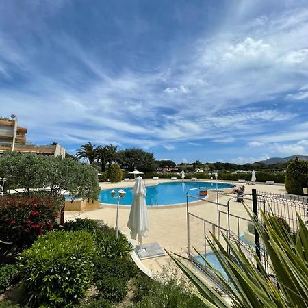 Beau Studio Dans Residence Avec Piscine Et Vue Sur La Ville - 5Min Des Plages Mandelieu Exteriér fotografie