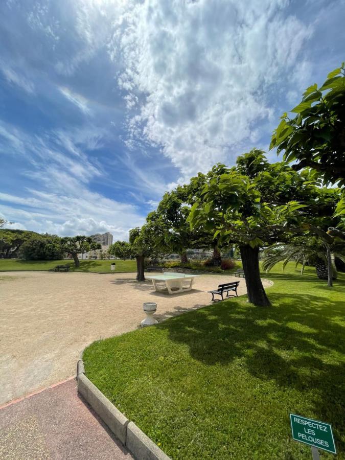 Beau Studio Dans Residence Avec Piscine Et Vue Sur La Ville - 5Min Des Plages Mandelieu Exteriér fotografie