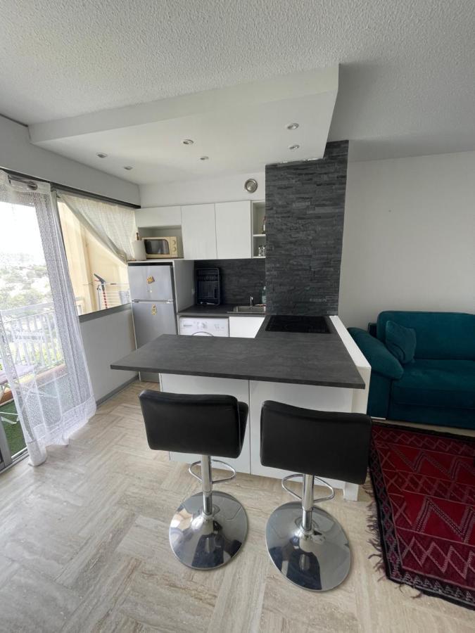 Beau Studio Dans Residence Avec Piscine Et Vue Sur La Ville - 5Min Des Plages Mandelieu Exteriér fotografie