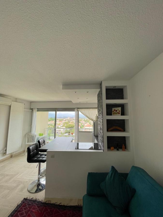 Beau Studio Dans Residence Avec Piscine Et Vue Sur La Ville - 5Min Des Plages Mandelieu Exteriér fotografie